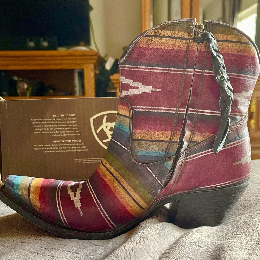 Women’s Ariat Boots Booties Size 91/2 Color Saddle Blanket